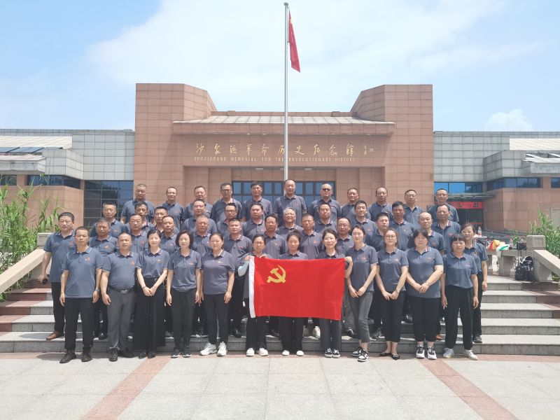 我們七一組織全體黨員、管理人員、先進(jìn)工作者赴沙家浜紅色旅游